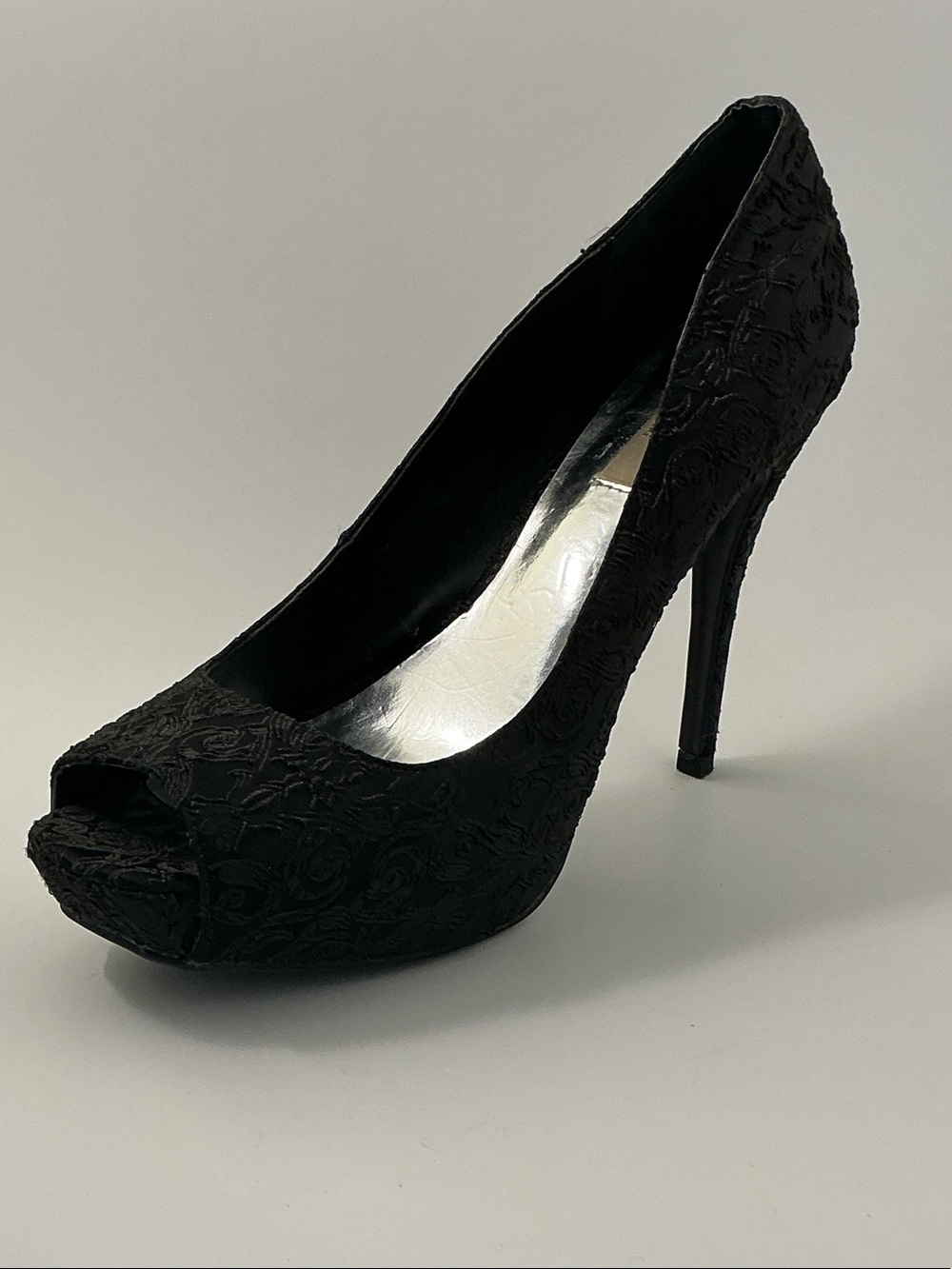 Vera Wang Black Floral Lace Stiletto Pump